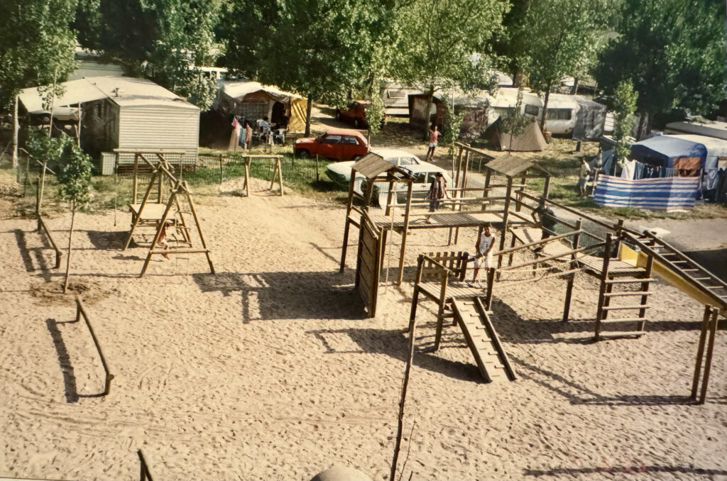 aire de jeux ancienne photo